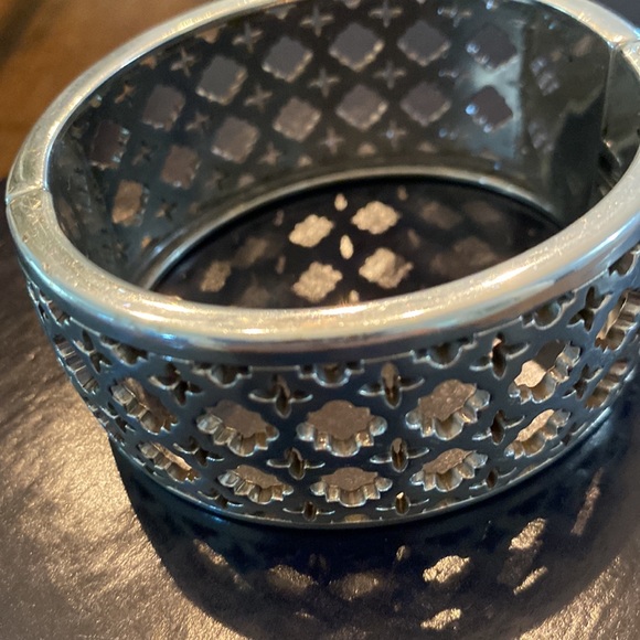 Beautiful magnetic cuff bracelet - Picture 6 of 7